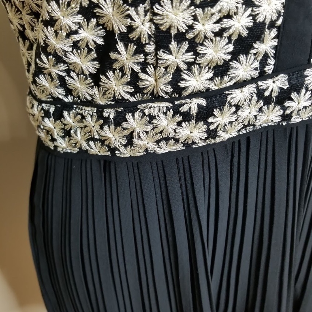Romeo + Juliet Couture Dress - Picture 3 of 8